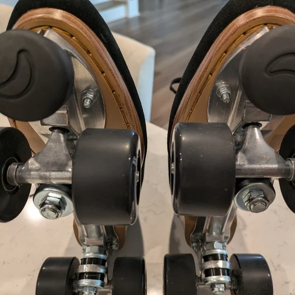 Midnight Roller Moon Boot Roller Skates - Picture 10 of 17